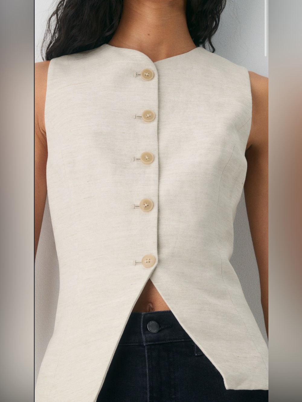 Aritzia Wilfred Regal Vest Linen Natural Ecru Colour | Sleeveless Button-Front